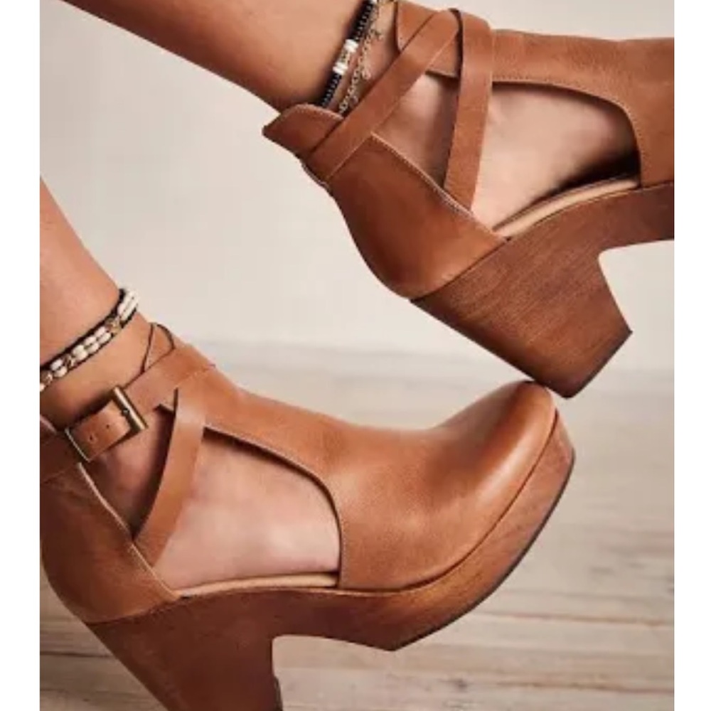 Free People Tan Leather Wedges